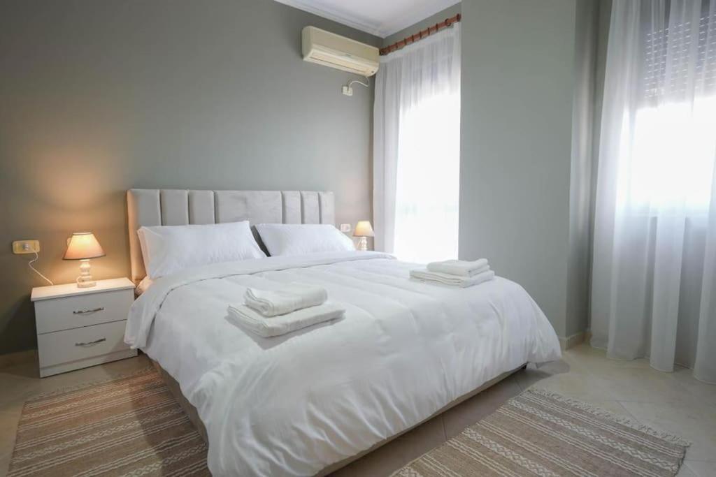 Staycation, City Center Apartment With Balcony Тирана Екстер'єр фото
